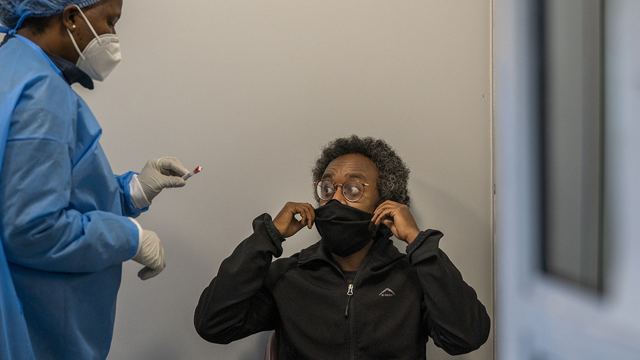 DSÖ'den korkutan açıklama: Omicron Covid'i atlatanlara da bulaşıyor